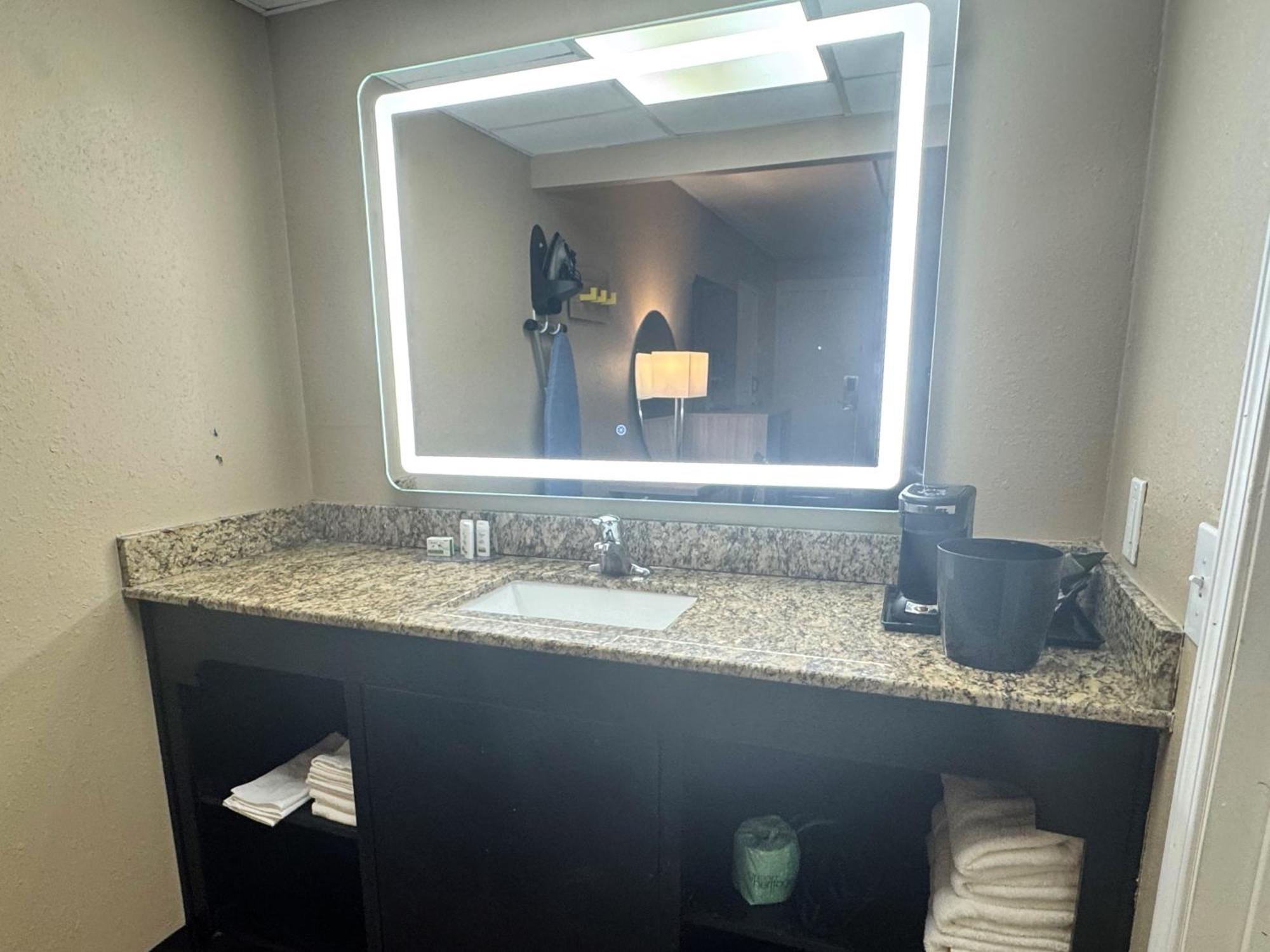 Super 8 By Wyndham Corpus Christi Airport Hotel ภายนอก รูปภาพ