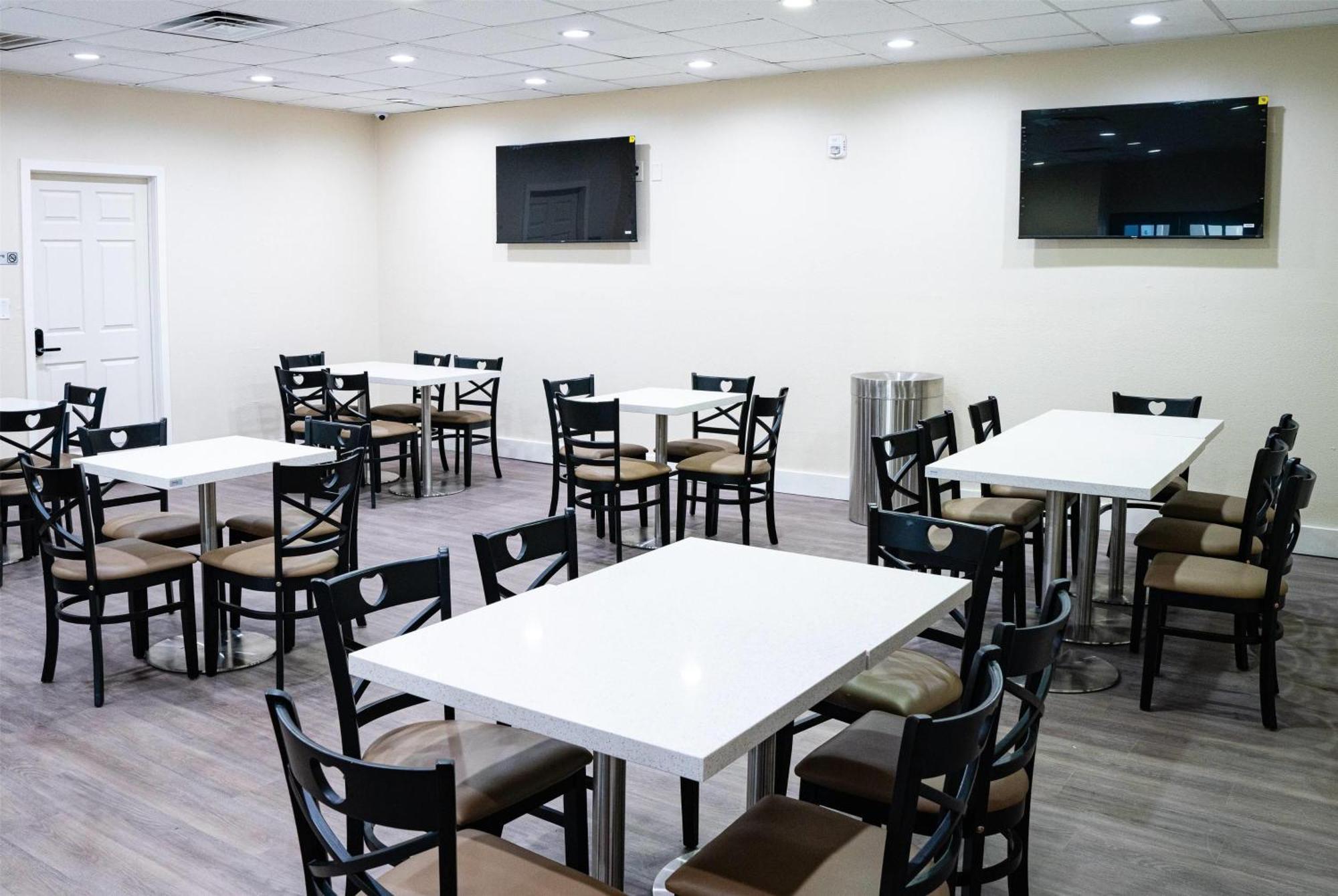Super 8 By Wyndham Corpus Christi Airport Hotel ภายนอก รูปภาพ