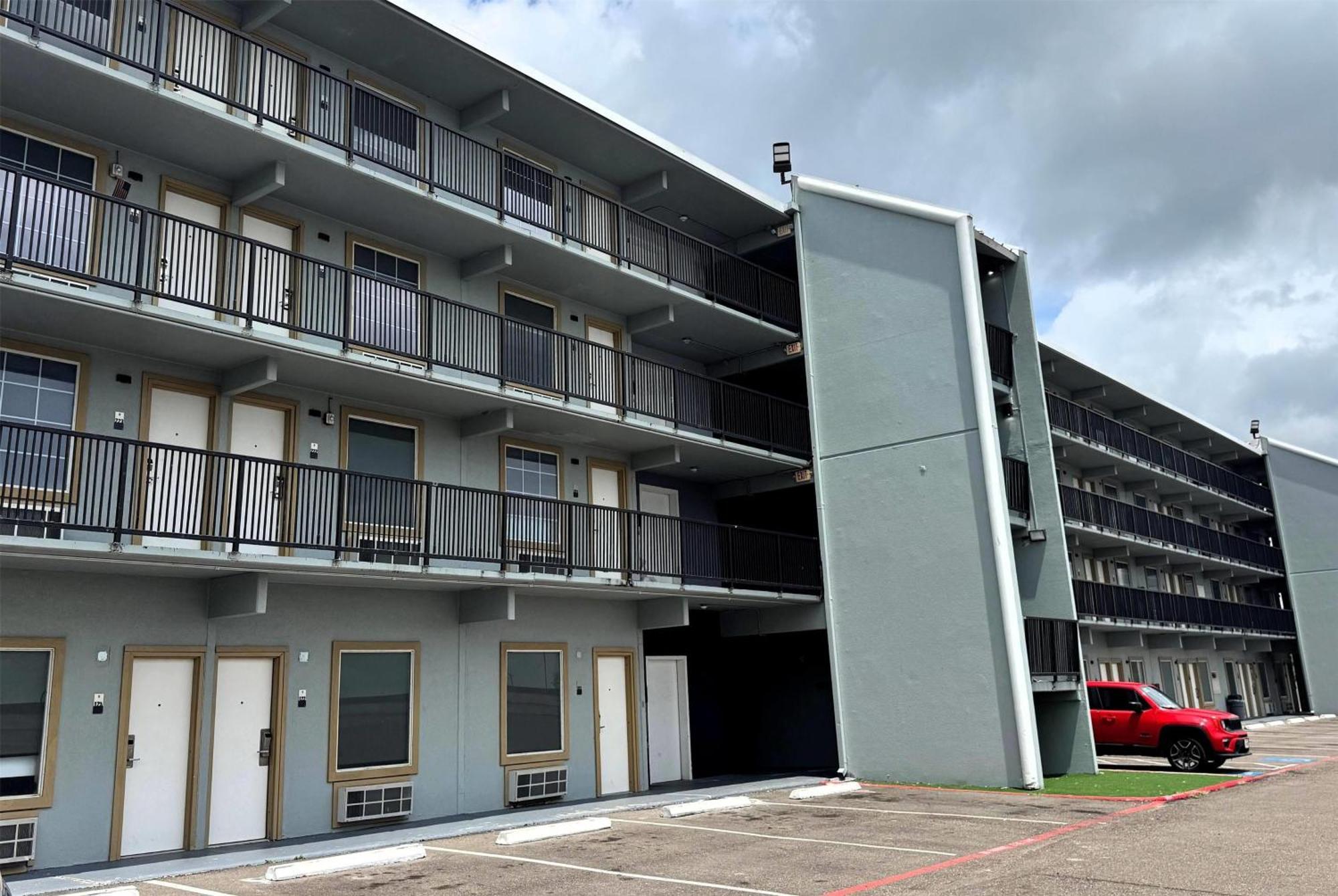 Super 8 By Wyndham Corpus Christi Airport Hotel ภายนอก รูปภาพ